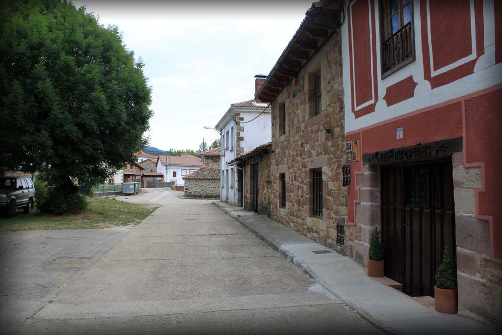 Casa Entrenidos Pension Mudá Buitenkant foto